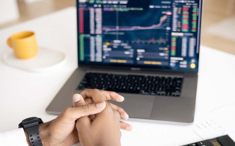broker on laptop