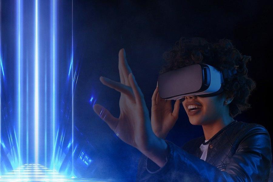 woman in the metaverse